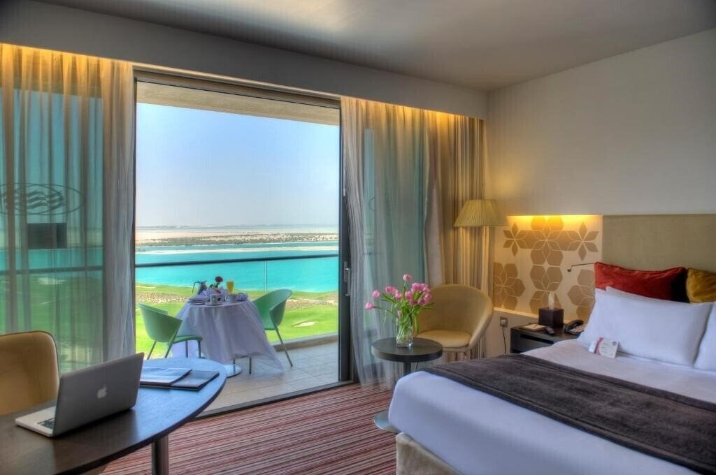 Изображение Crowne Plaza Abu Dhabi Yas Island 4*