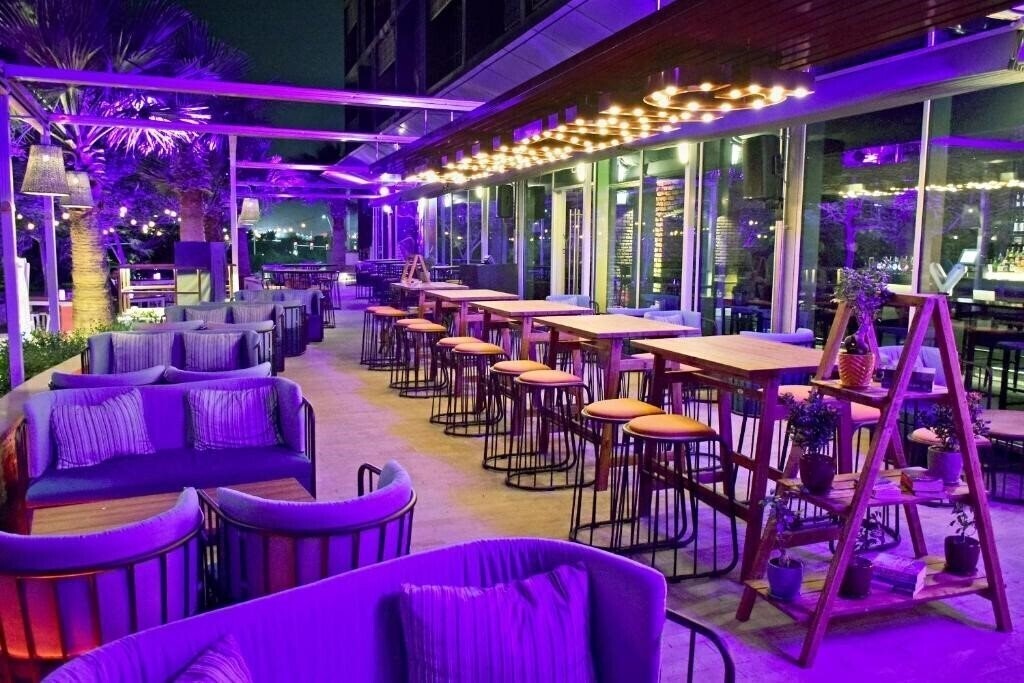 Imaginea Yas Plaza Hotel Roulette 4*