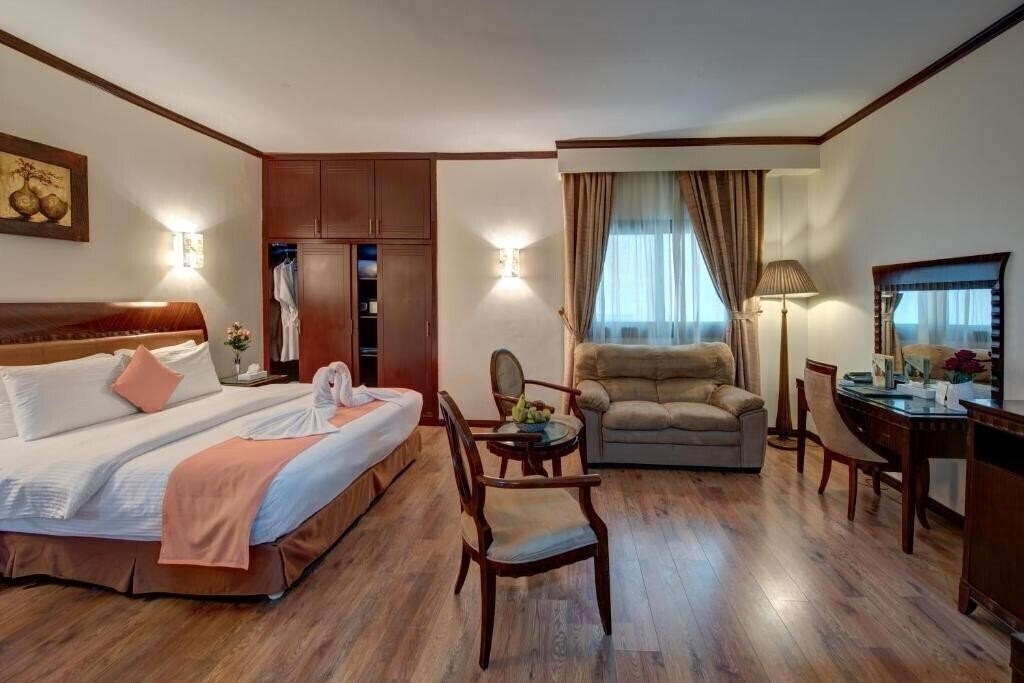 Отель Sharjah Royal Tulip (ex. Tulip Inn Sharjah) апартаменты