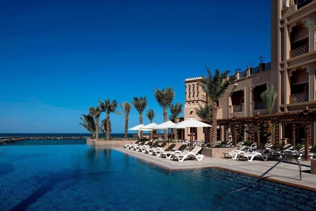Фотография Sheraton Sharjah Beach Resort & SPA 5*