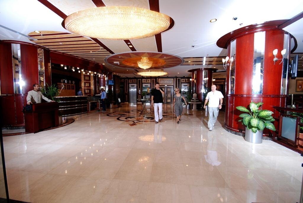 Imaginea Al Bustan Tower Hotel Suites 4*