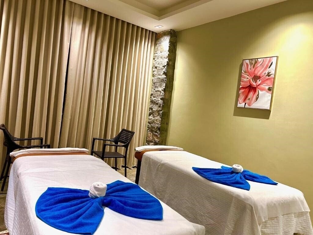 Фото The View Hotel 3*