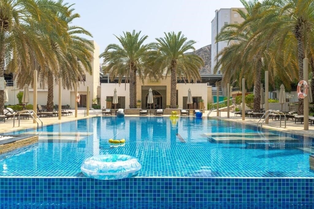 Отель Sheraton Oman 5*