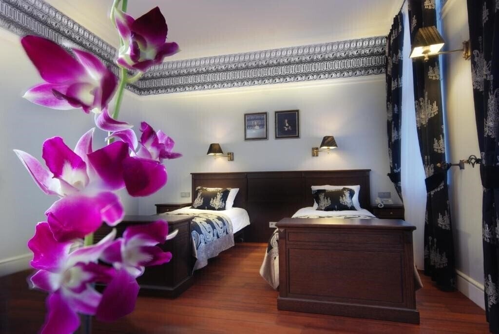 Изображение Holland House Residence 4*