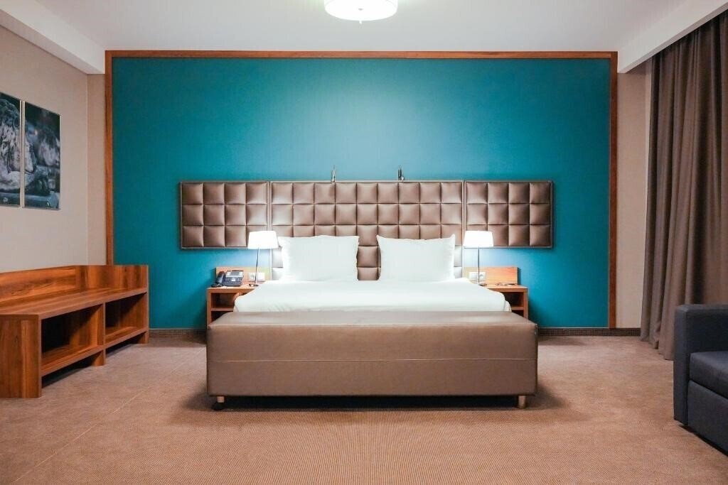 Hotel Express By Holiday Inn 3*