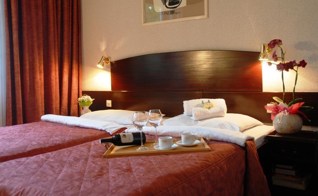 Отель Demel 4*