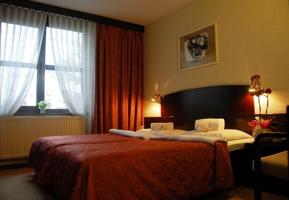 Картинка Demel 4*