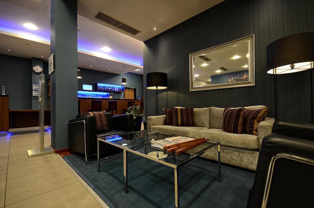 Fotografii Holiday Inn Express Warsaw Airport 3*
