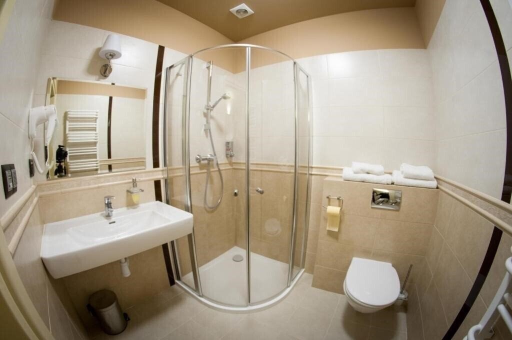 Imaginea Regent Warsaw Hotel 5*