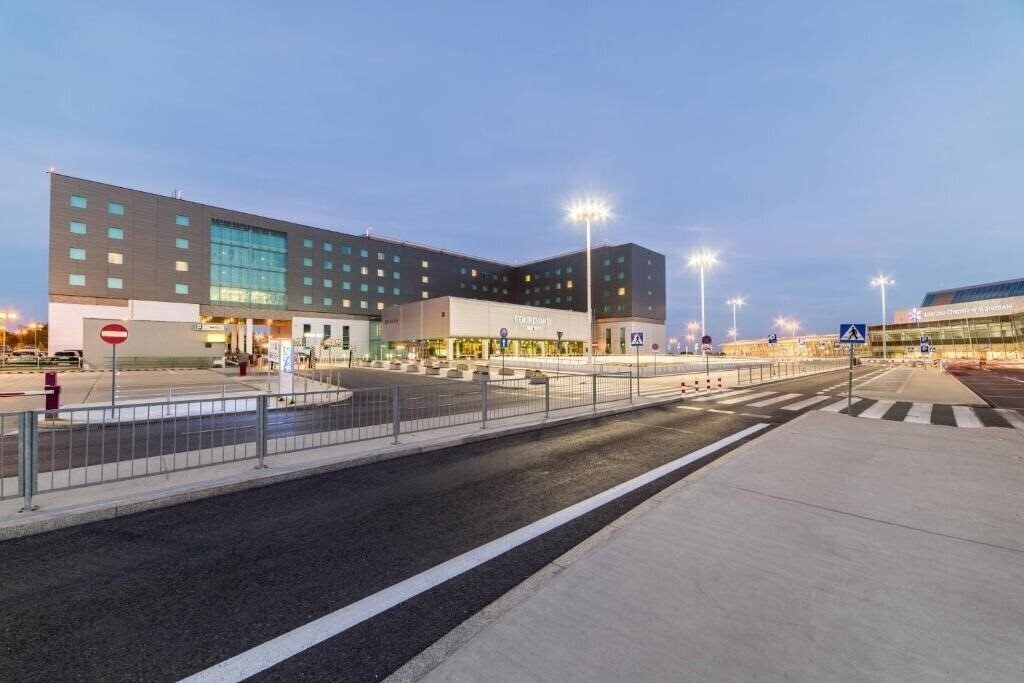 Fotografii Courtyard Warsaw Airport 4*
