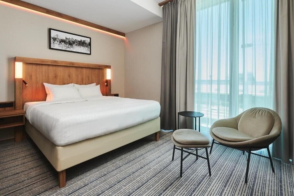 Imaginea Courtyard Warsaw Airport 4*