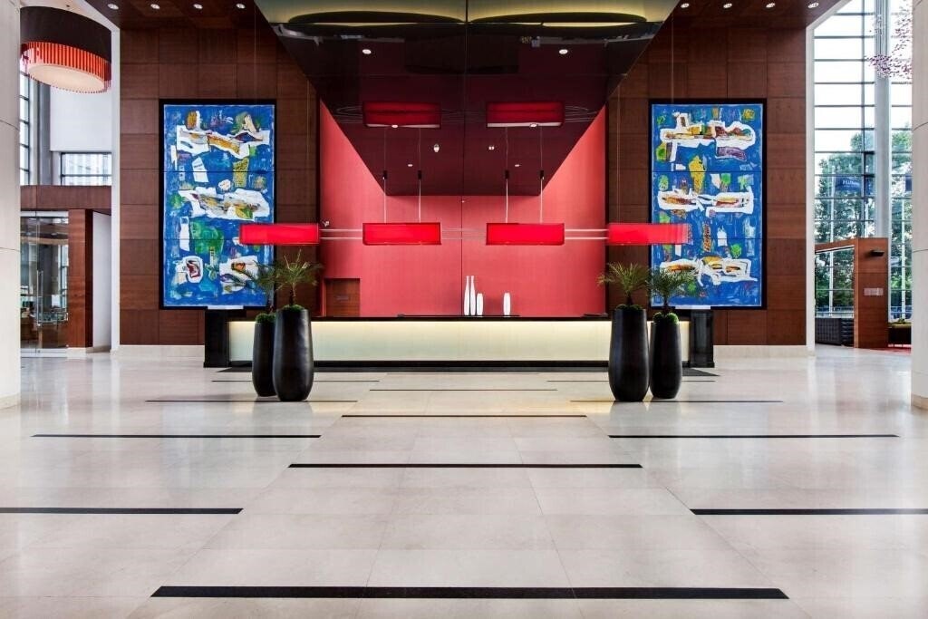 Изображение Hilton Warsaw City (ex. Hilton Warsaw Hotel & convention Centre) 5*