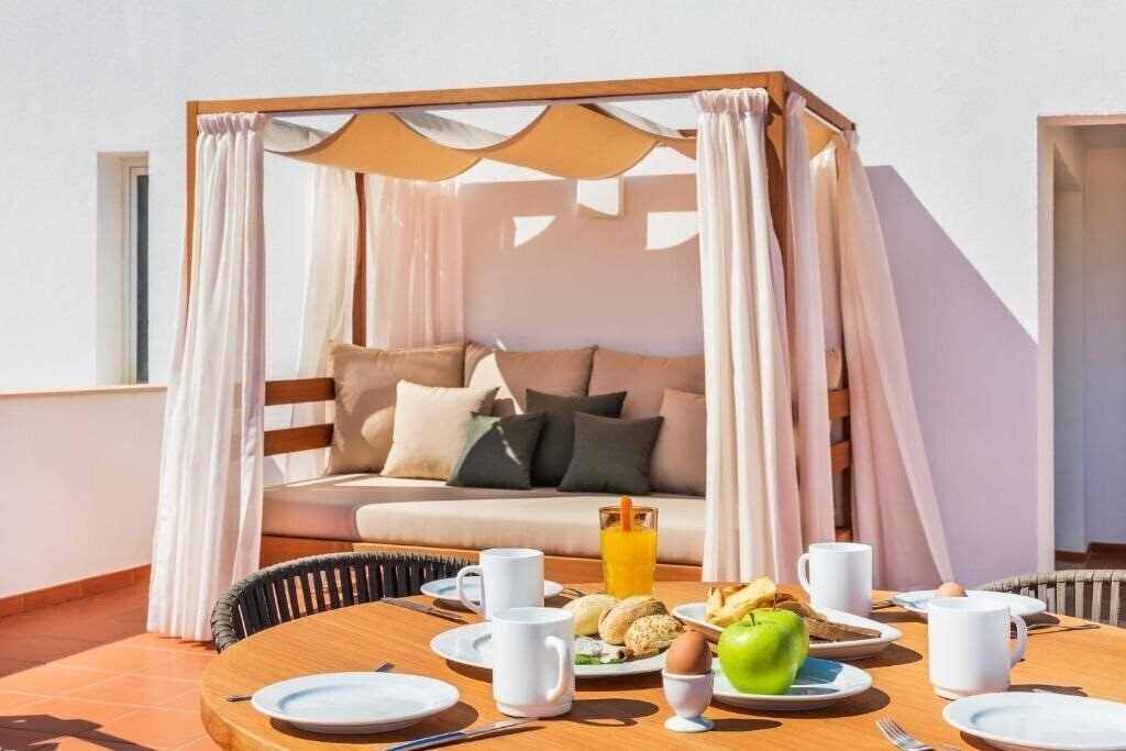 Imaginea The Patio Suite Hotel 4*