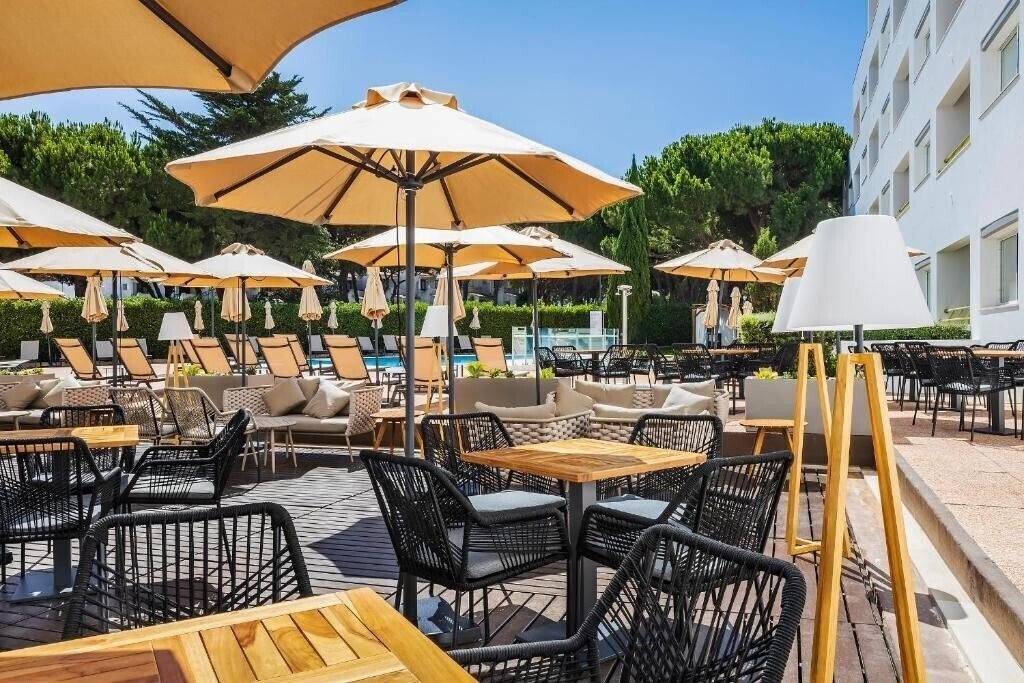 Imaginea The Patio Suite Hotel 4*