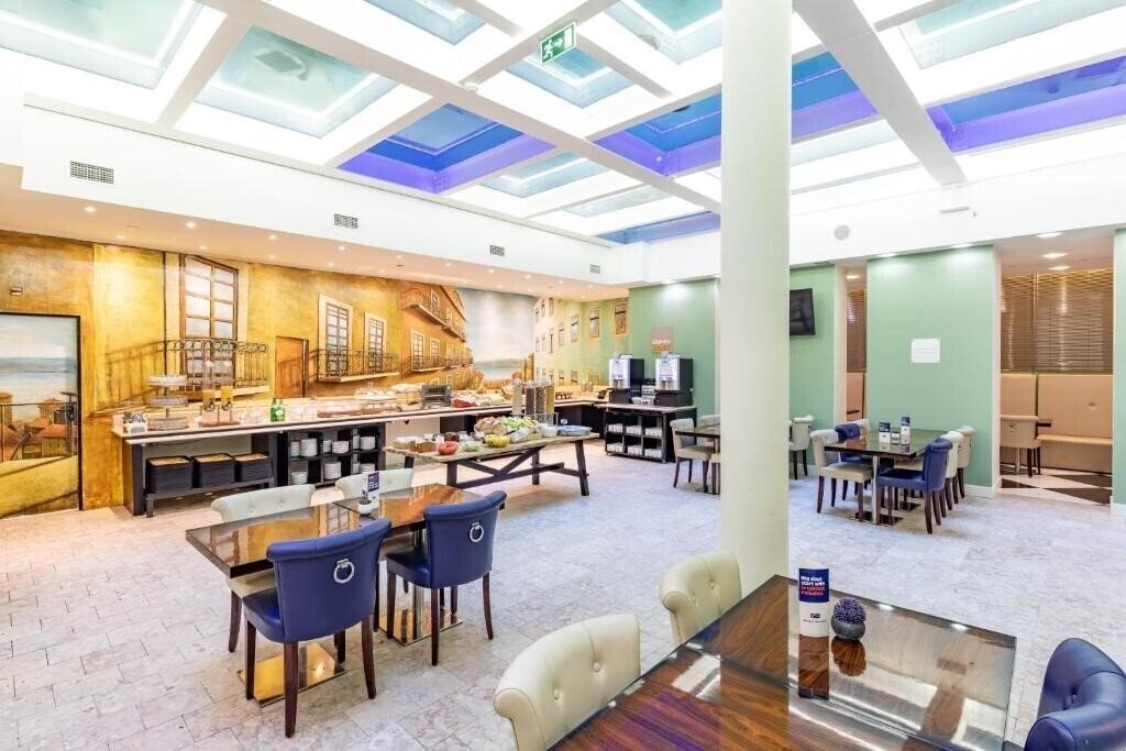 Изображение Holiday Inn Express Lisbon – Av. Liberdade 3*