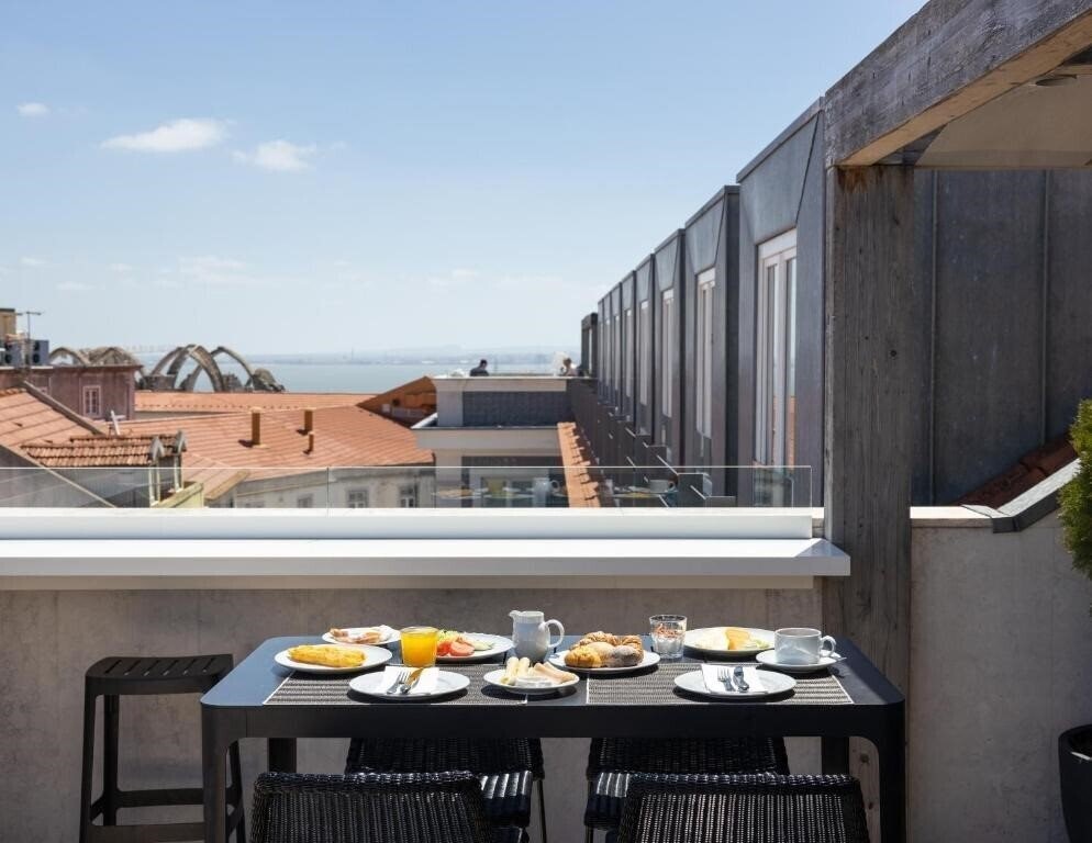 Отель Lux Lisboa Pessoa 4*