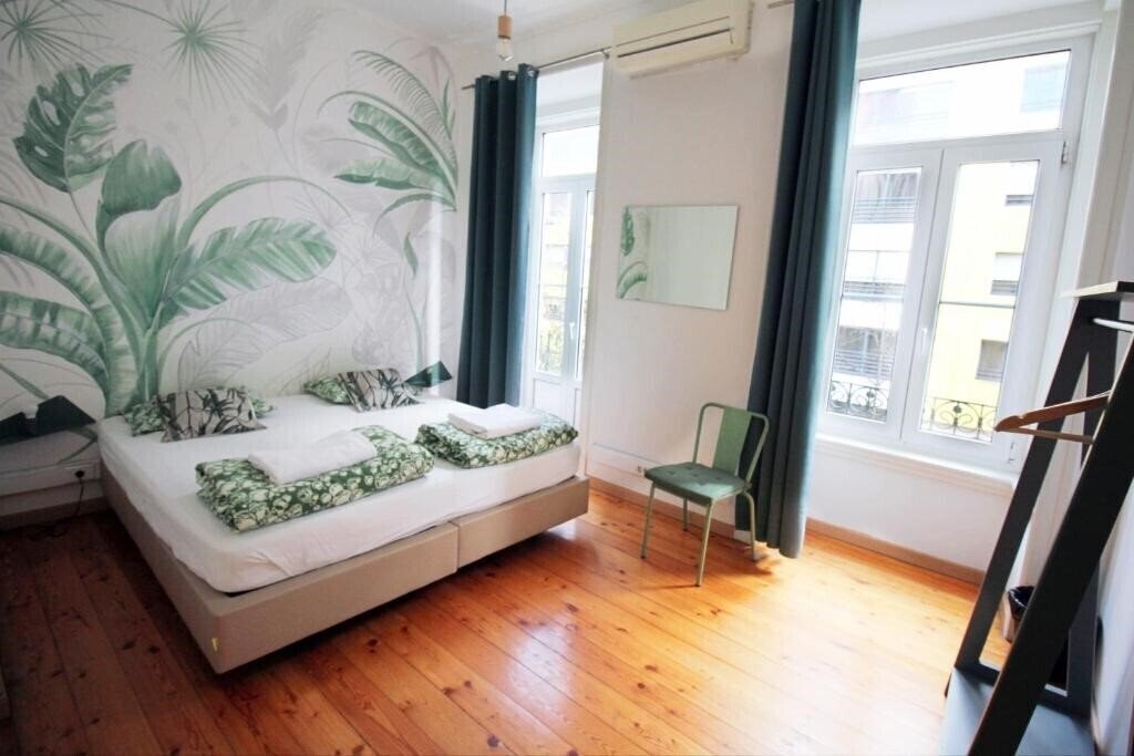 Отель Hub Lisbon Patio Hostel Apt апартаменты