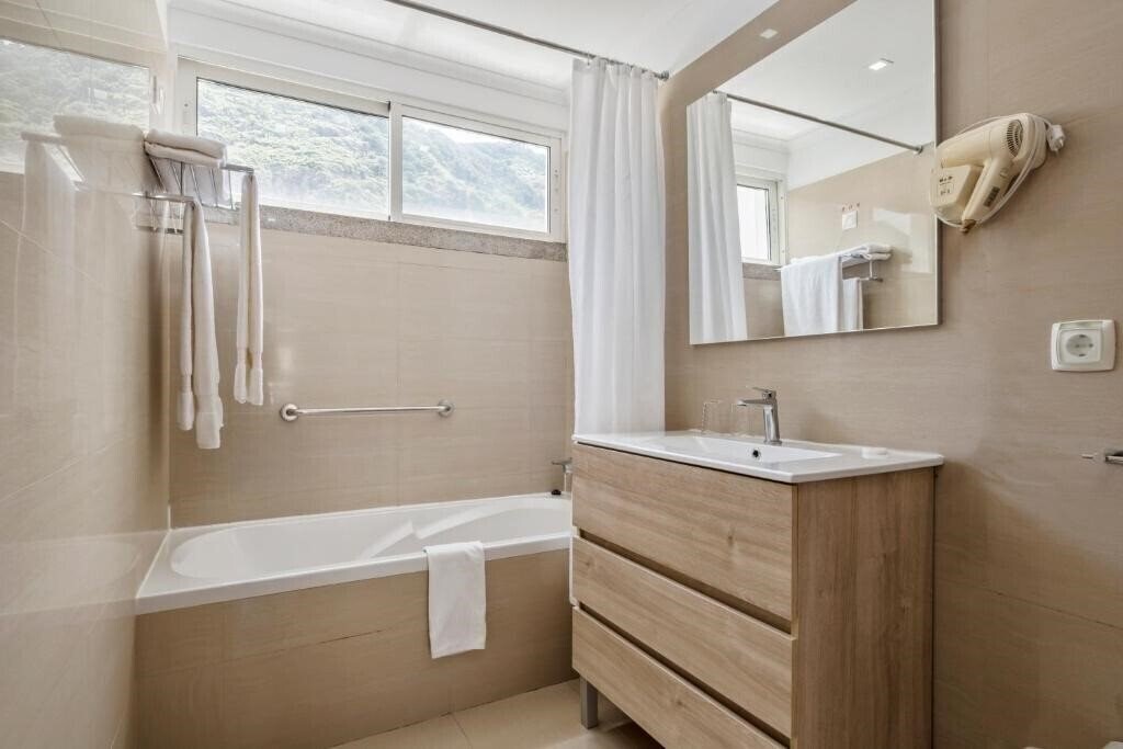 Фотография White Waters 3*