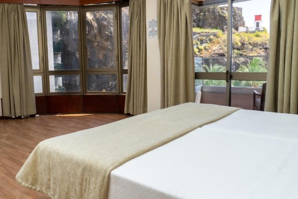 Imaginea Flag Hotel Madeira - Ribeira Brava 3*