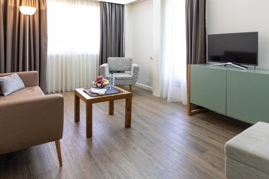 Imaginea Black Tulip Porto 4*