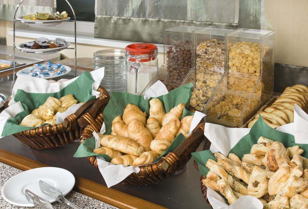 Fotografii Ambient Hotel 4*