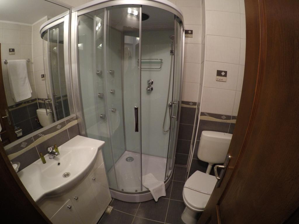 Imaginea Apollonia 3*