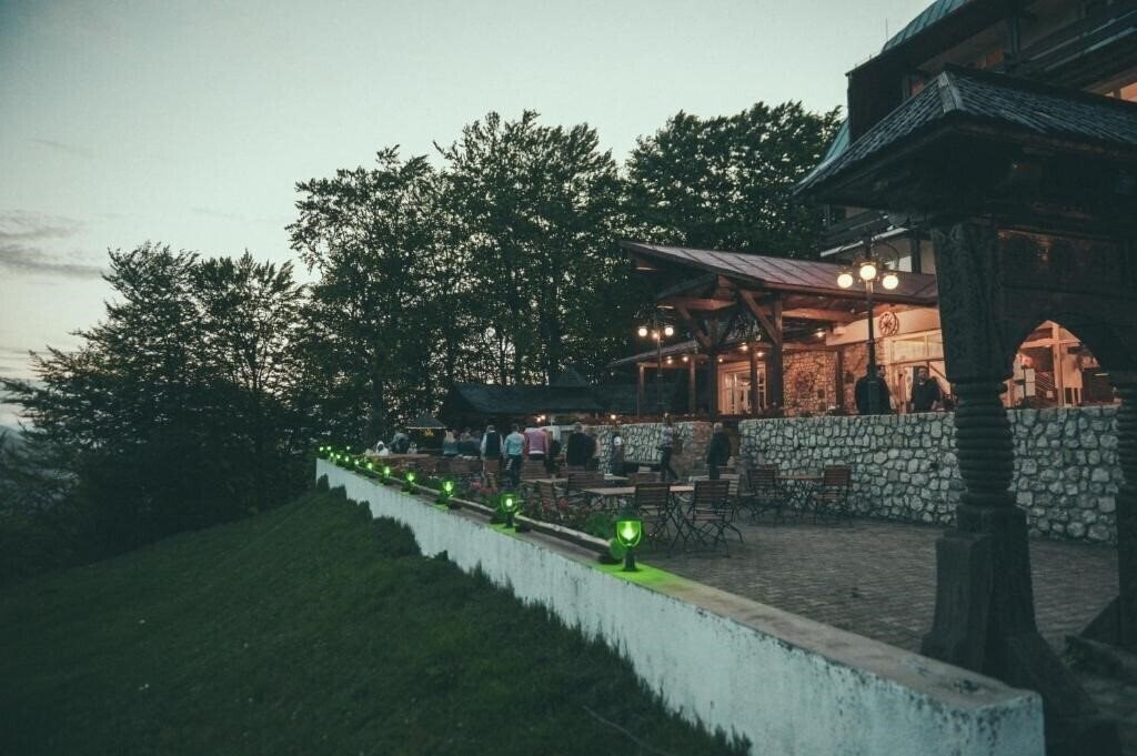 Imaginea Cabana Trei Brazi 3*