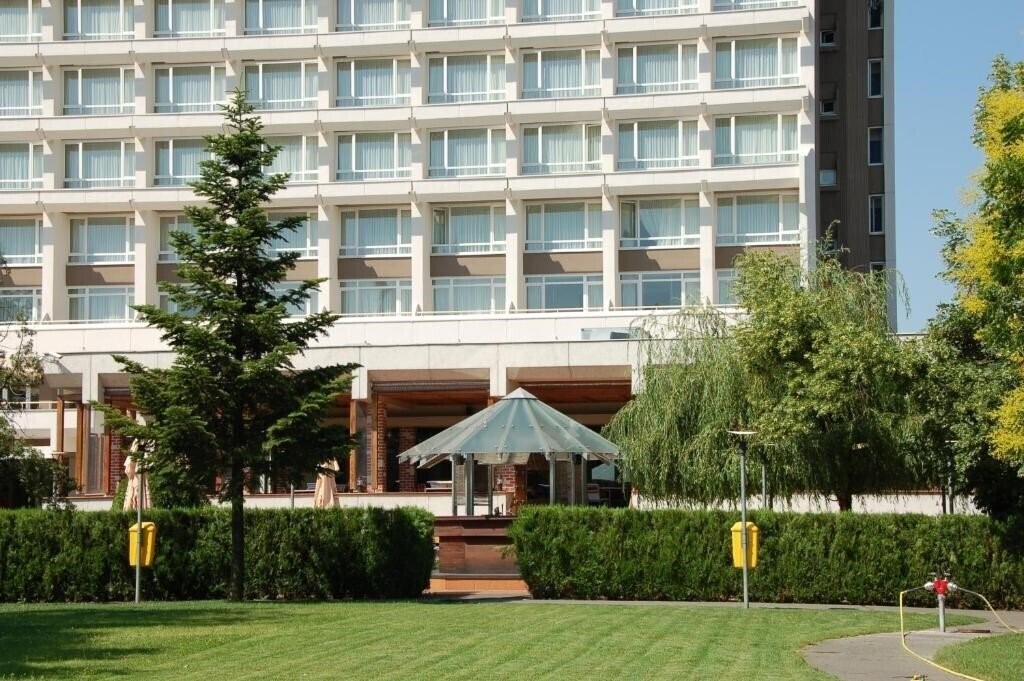 Hotel Ramada Parc Hotel 4*