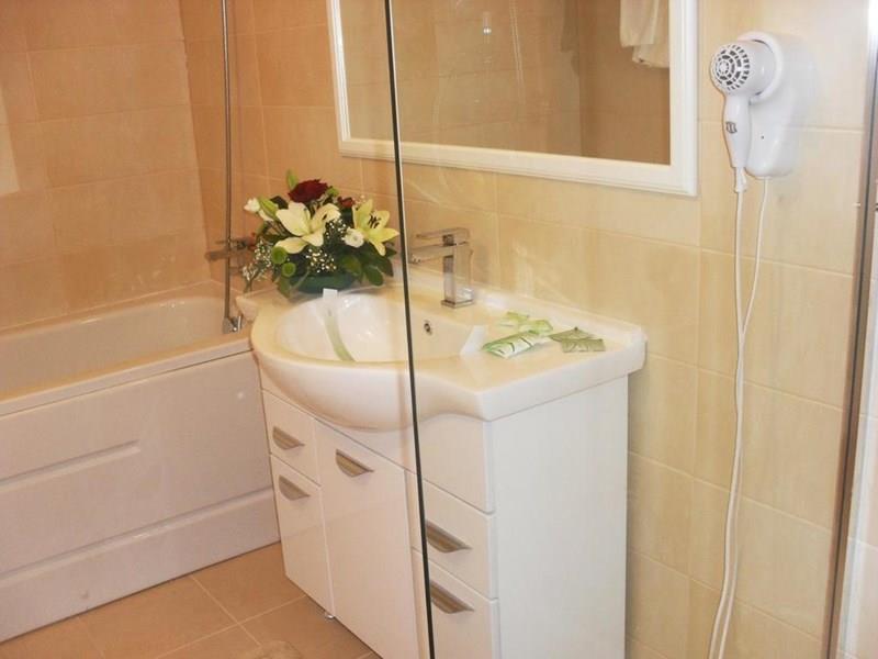 Imaginea City Hotel Bucharest 3*