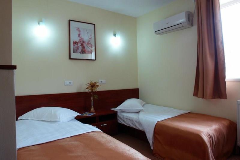 Imaginea City Hotel Bucharest 3*