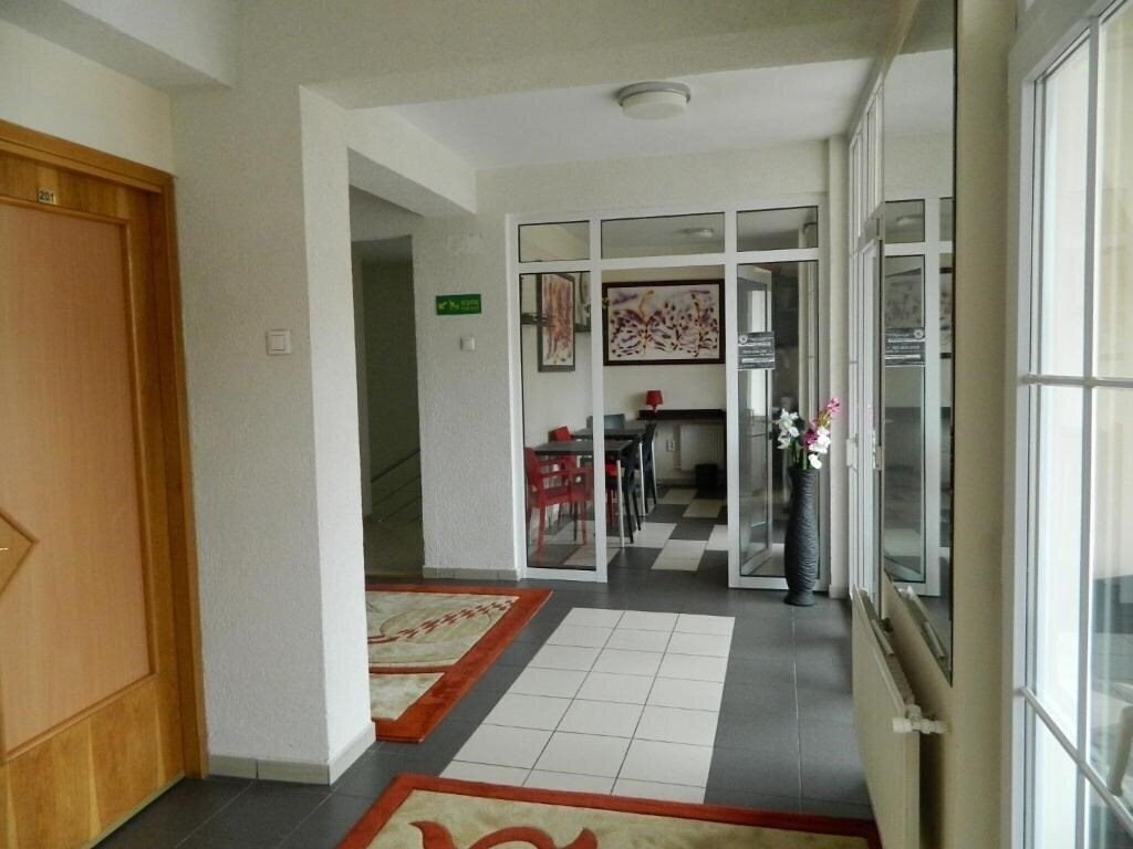 Отель Tranzzit Hotel 3*