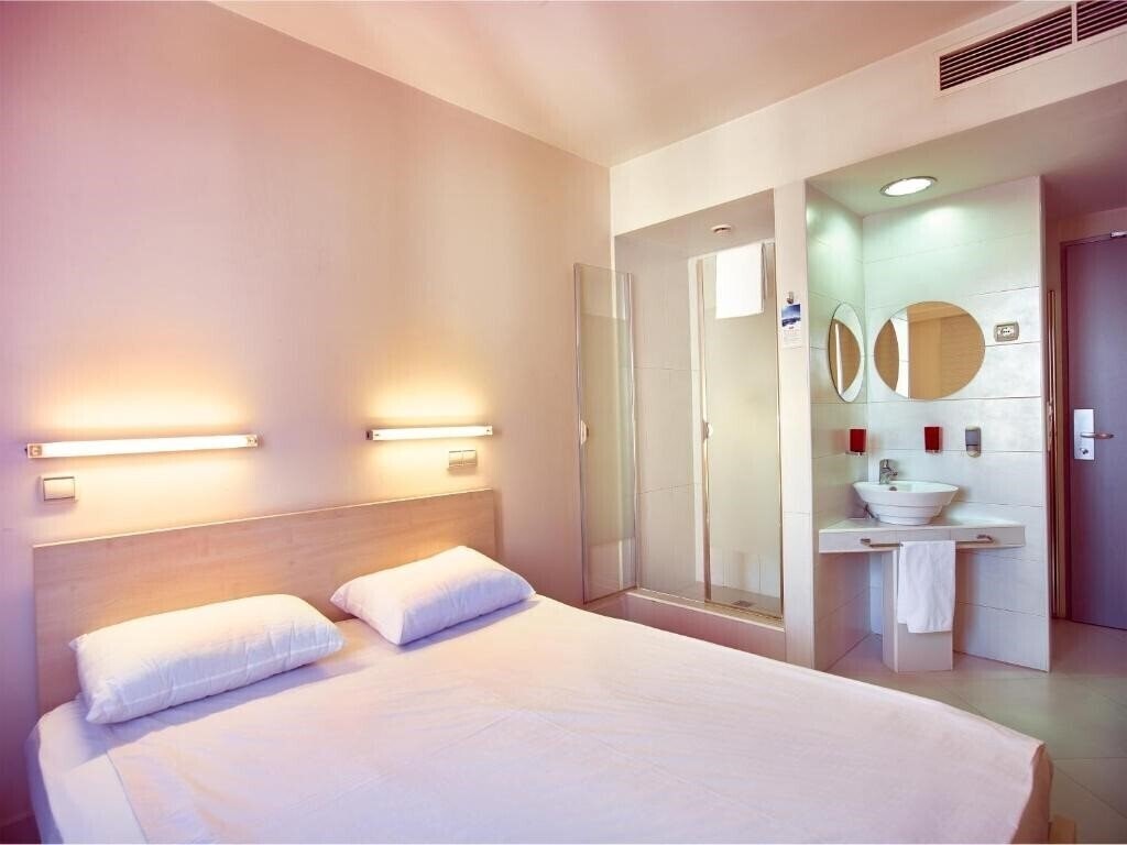 Imaginea Hello Hotels Gara de Nord 2*