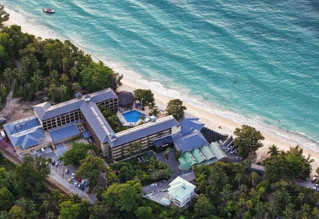 Отель Coral Strand Hotel 4*