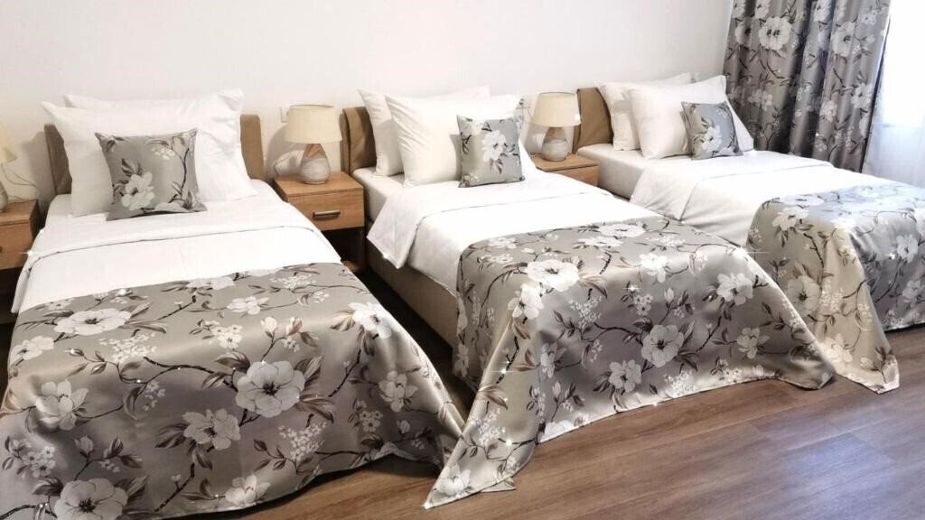 Fotografii N Hotel 3*