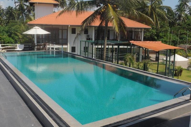 Отель The Sandals (ex. White Villa Ahungalla) 3*