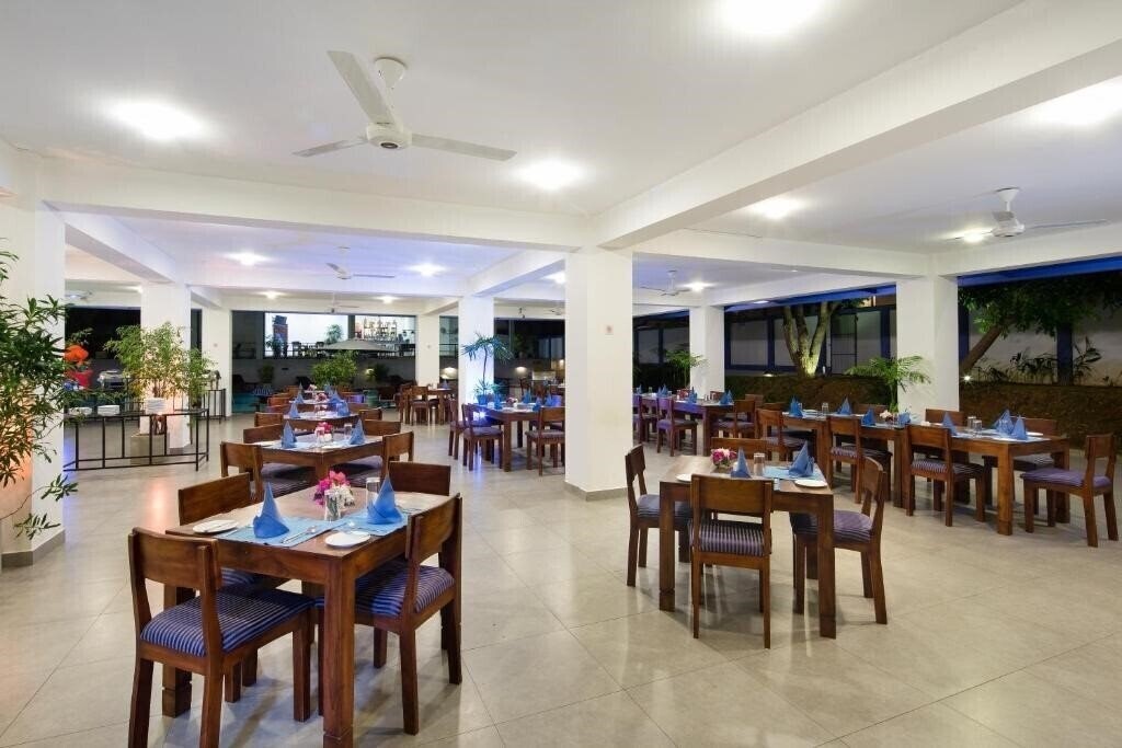 Imaginea The Blue Wave Hotel 3*