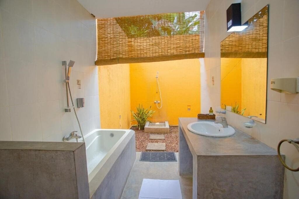 Фото Ahyora Beach Resort 3*