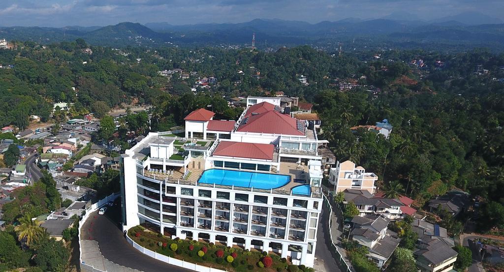 Отель Grand Kandyan 4*