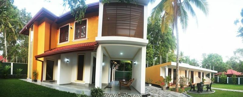 Отель Villa De White Sambur 3*