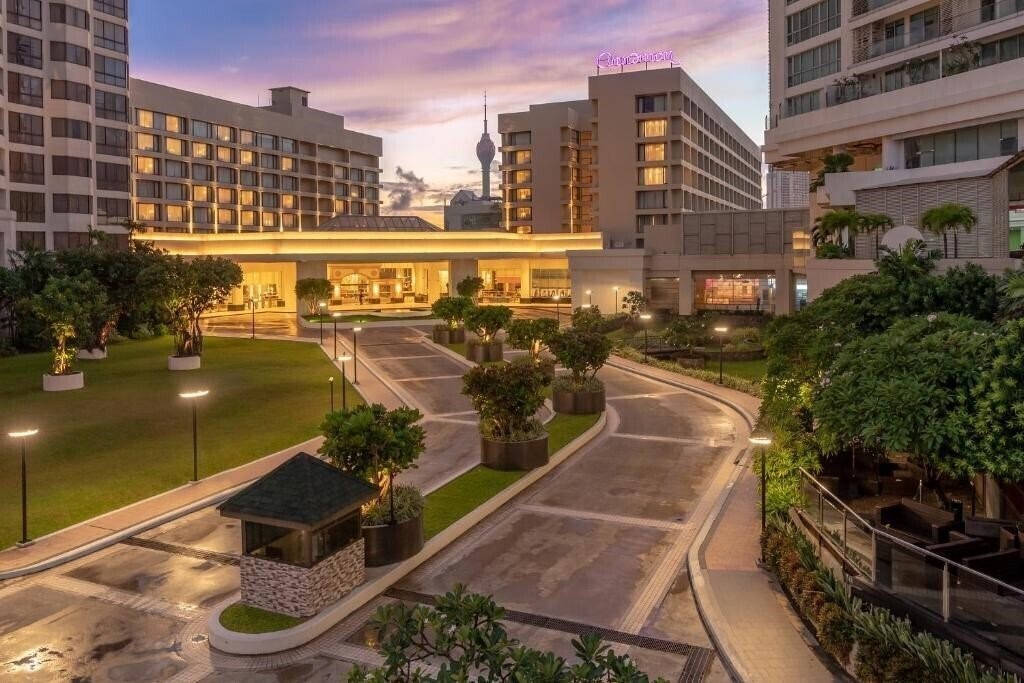 Отель Cinnamon Grand 5*