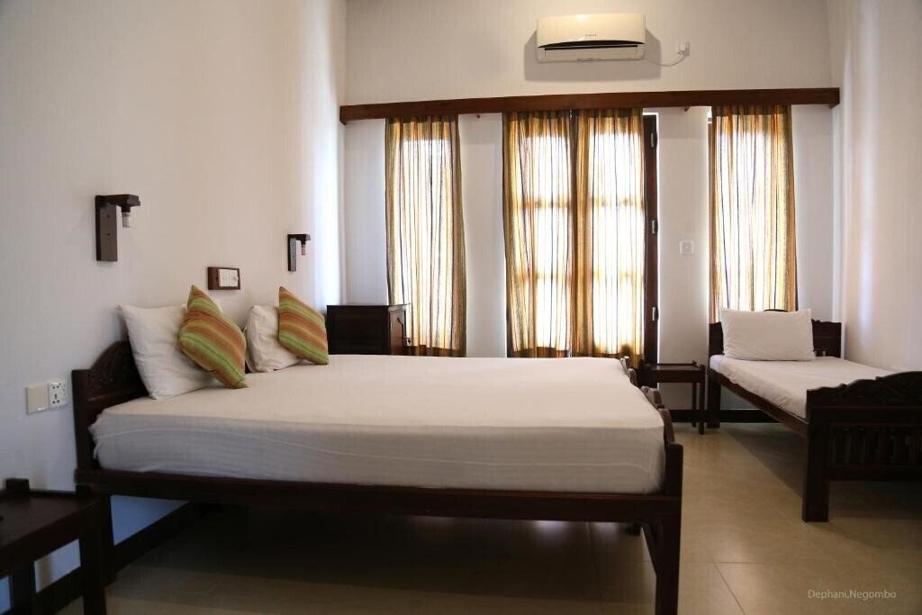 Imaginea Dephanie Beach Hotel 1*