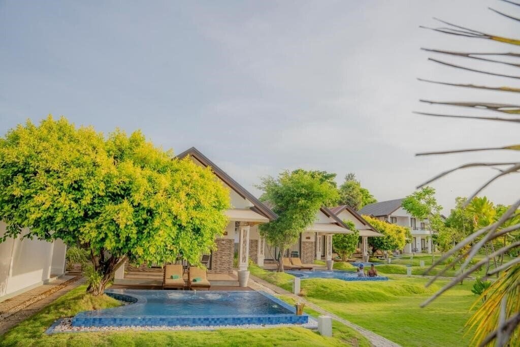 Fotografii Uppuveli Beach by Dsk 4*