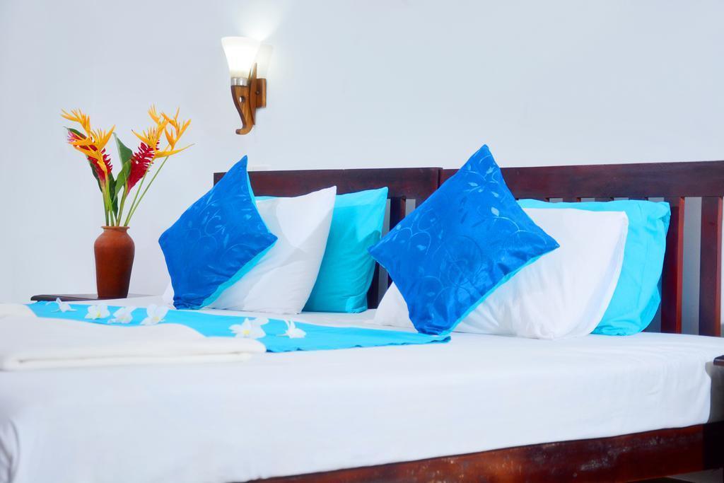 Imaginea Blue Sky Beach Resort 3*