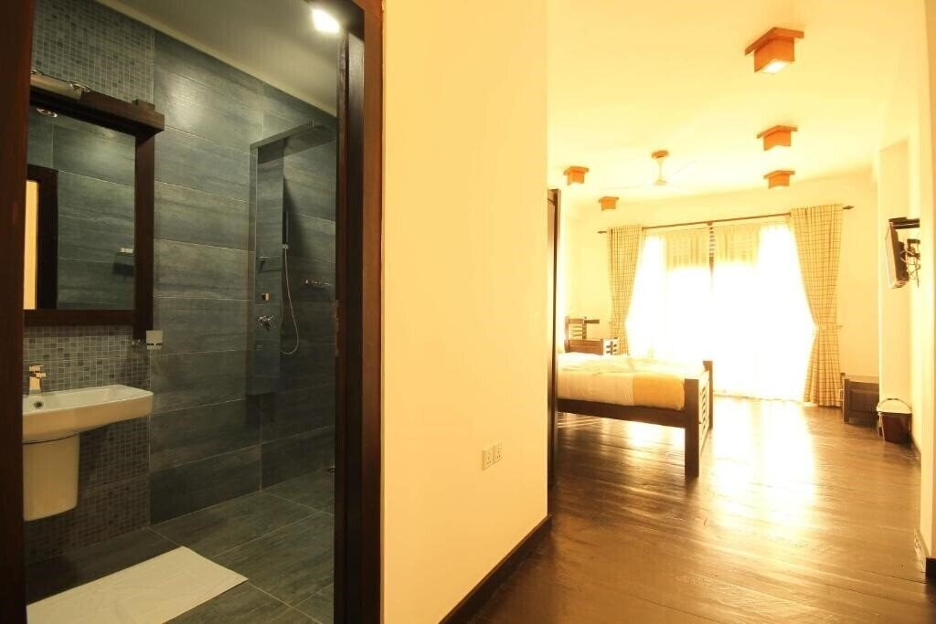 Фото Saffron Hotel 3*