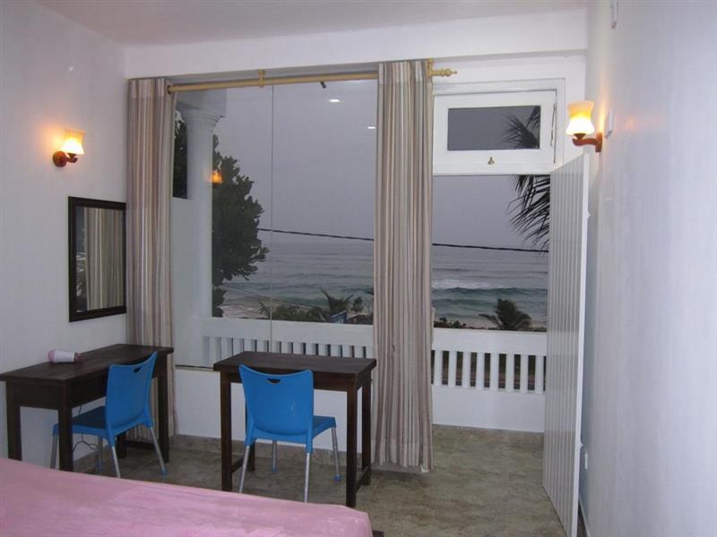 Hotel White Surfing Beach 2*