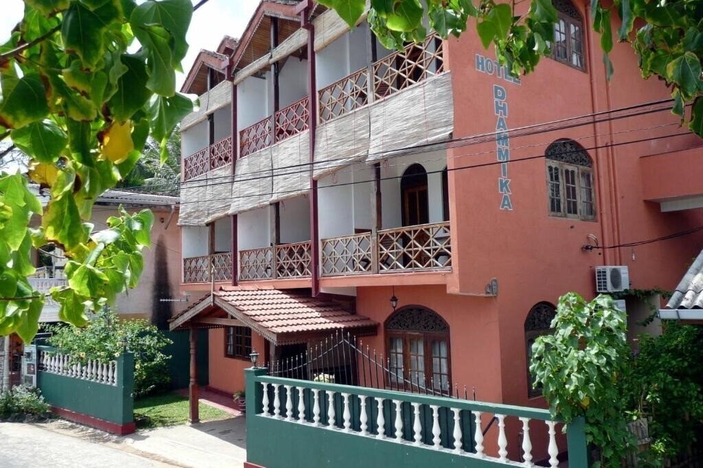 Отель Dhammika Hotel 2*