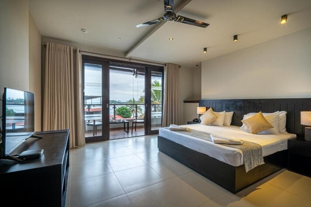 Imaginea Lavendish Beach Resort 2*