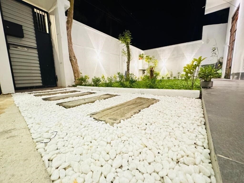 Hotel The Rooftop Villa Unawatuna 3*