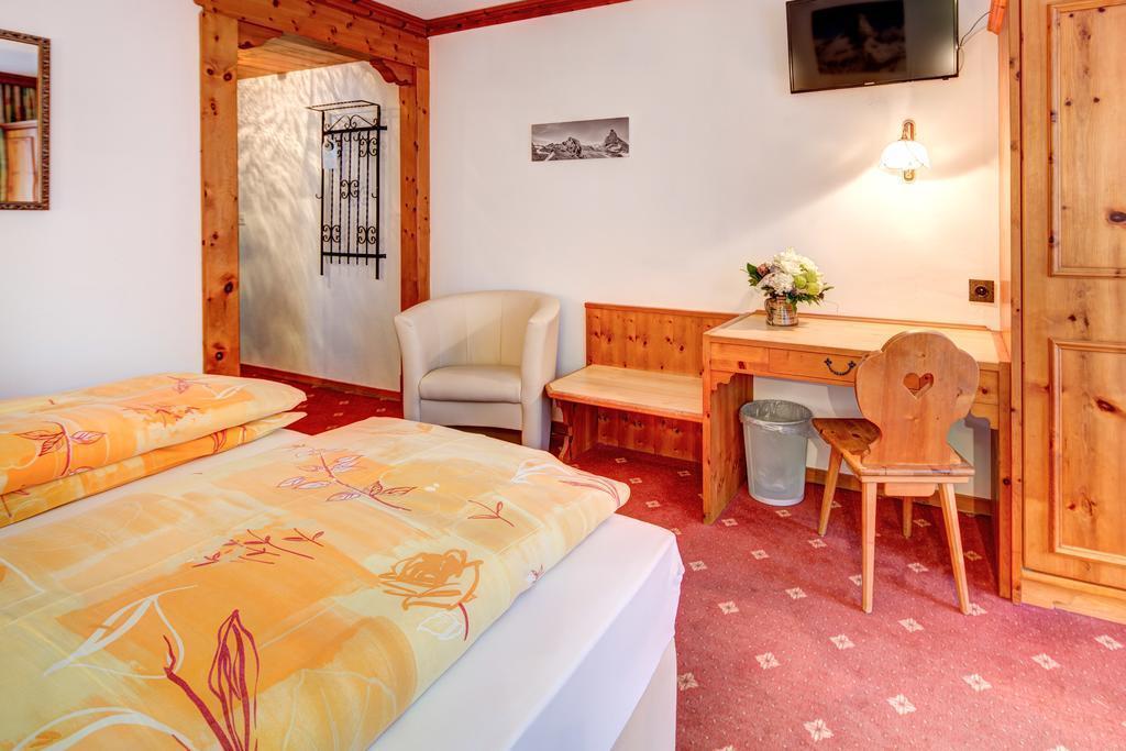 Fotografii Adonis 4*