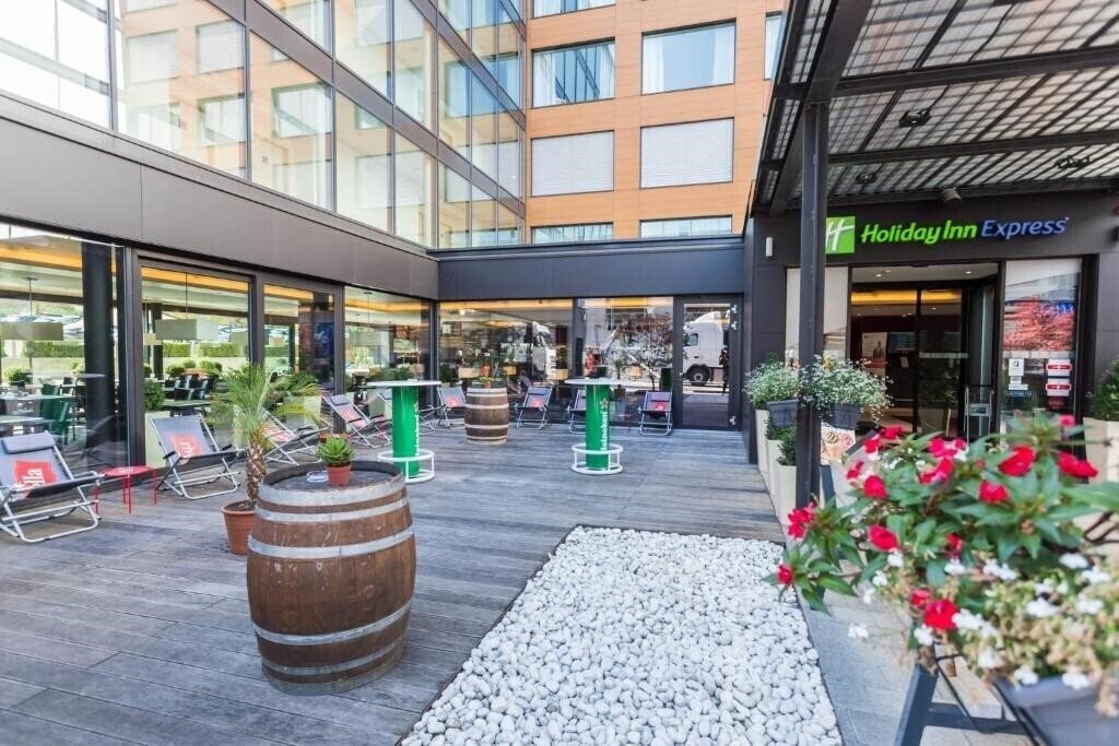Фотография Holiday Inn Express Zurich Airport by IHG 3*